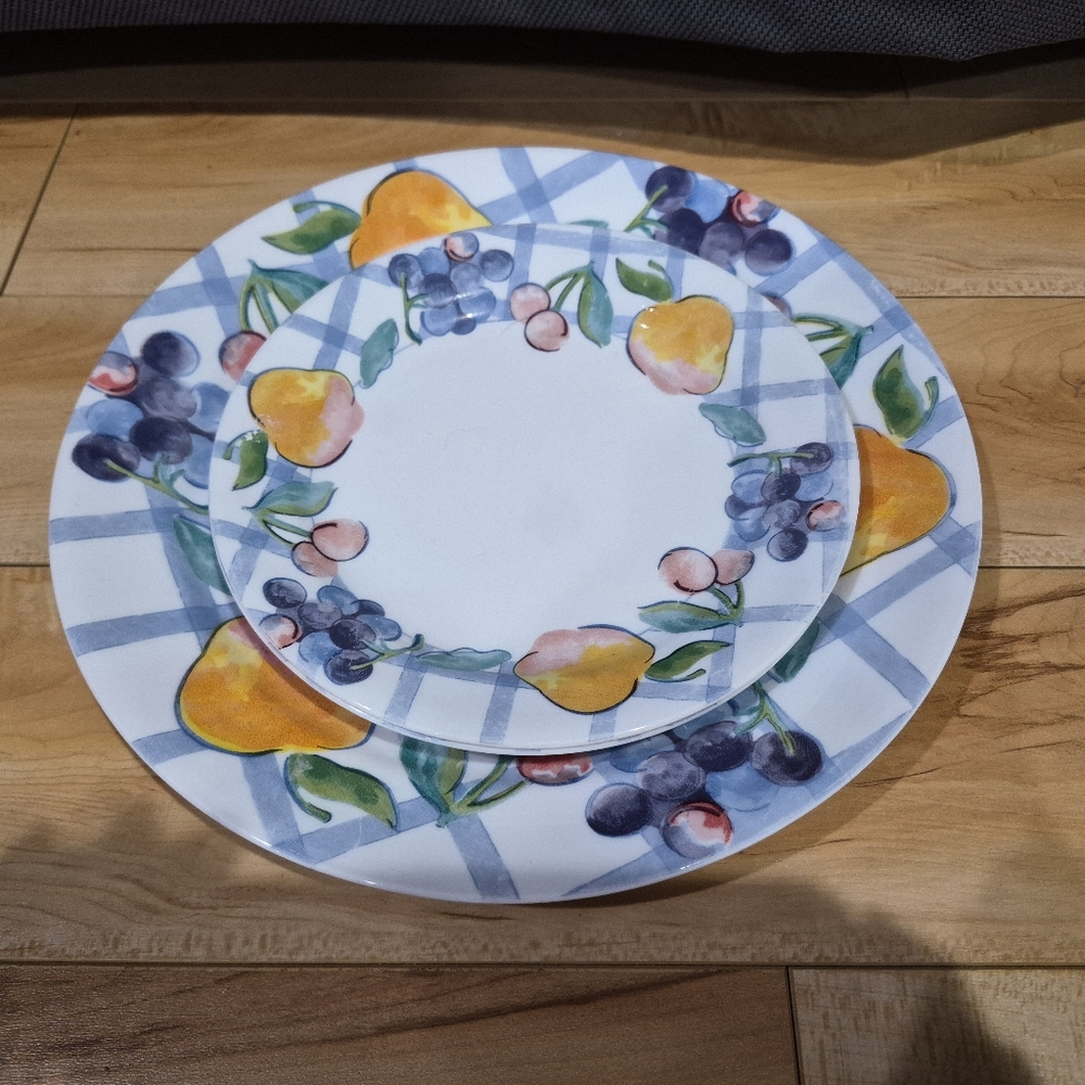 Corelle Fruit Too plates, 2 dinner plates and 2 small plates